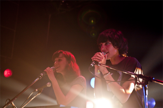 090609_telepathe.jpg